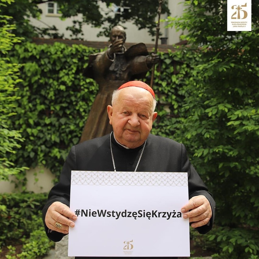 Akcja z fotografią. 25 lat po wizycie Jana Pawła II krakowska kuria zachęca do dania świadectwa wiary