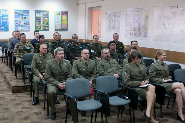 W szkoleniu obserwatorów wojskowych w jednostce na bukówce bierze udział 22 oficerów z Polski, Chin, Egiptu, Białorusi i Mongolii.