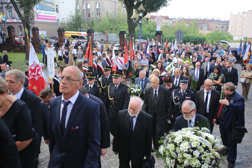 Pogrzeb arcybiskupa Szczepana Wesołego. Zmarły,, zgodnie ze...