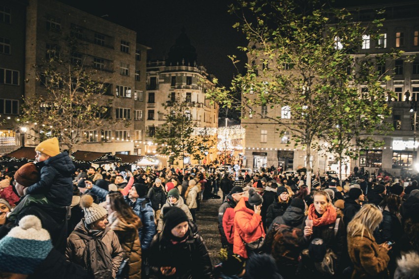 Na czeskich jarmarkach znajdziemy ozdoby świąteczne,...