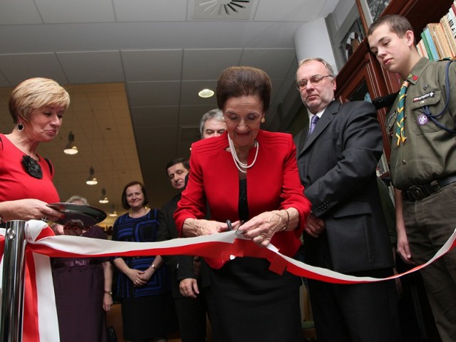 Karolina Kaczorowska otwiera gabinet małżonka w Bibliotece Uniwersyteckiej