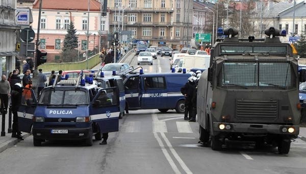 Derby w Przemyślu - kibole kontra policja...