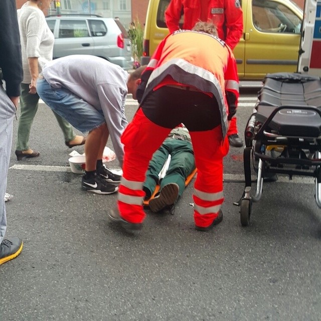 Bardzo dużo szczęścia miał 72-latek, który doznał tylko niegroźnych obrażeń, kiedy w ubiegłą sobotę przebiegał w miejscu niedozwolonym przez ul. Żeromskiego w Opolu i potrącił go mercedes.