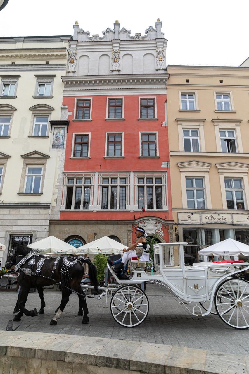 Kamienica Bonerowska, Rynek Główny 9...