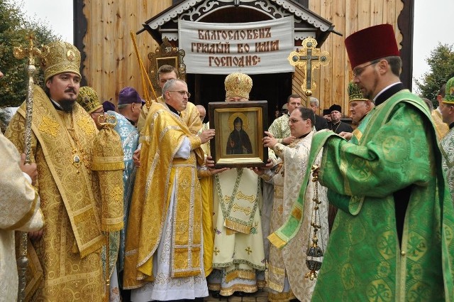 Procesja z ikoną św. Hioba wokół cerkwi Narodzenia Bogurodzicy zakończyła uroczystości ku czci patrona parafii