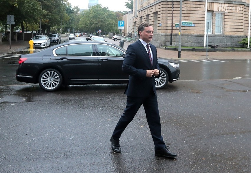 Minister Ziobro popiera budzącego kontrowersję radnego Mateckiego