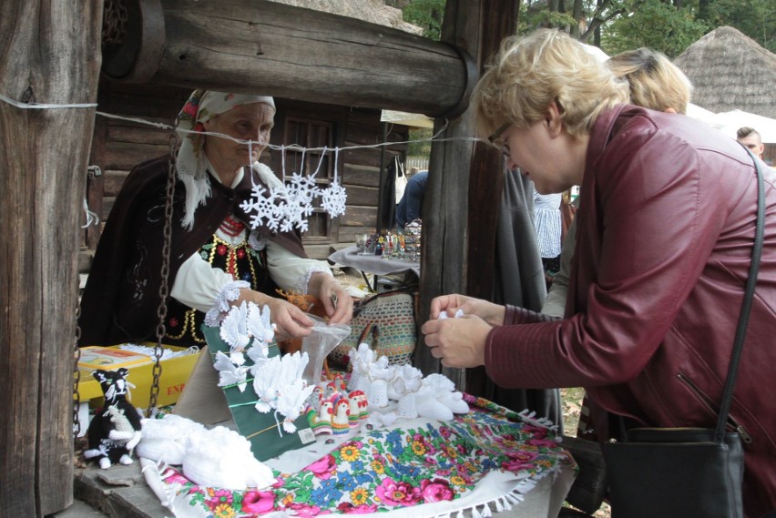 Tłumy smakoszy na Festiwalu Ziemniaka w Muzeum Wsi Radomskiej. Było wiele konkursów i pokazów [ZDJĘCIA]