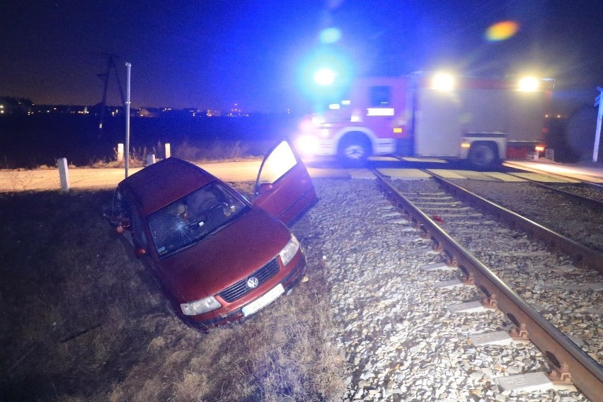 Wypadek Ukraińca na przejeździe kolejowym. Wjechał pod lokomotywę w pobliżu Wrocławia (ZDJĘCIA)