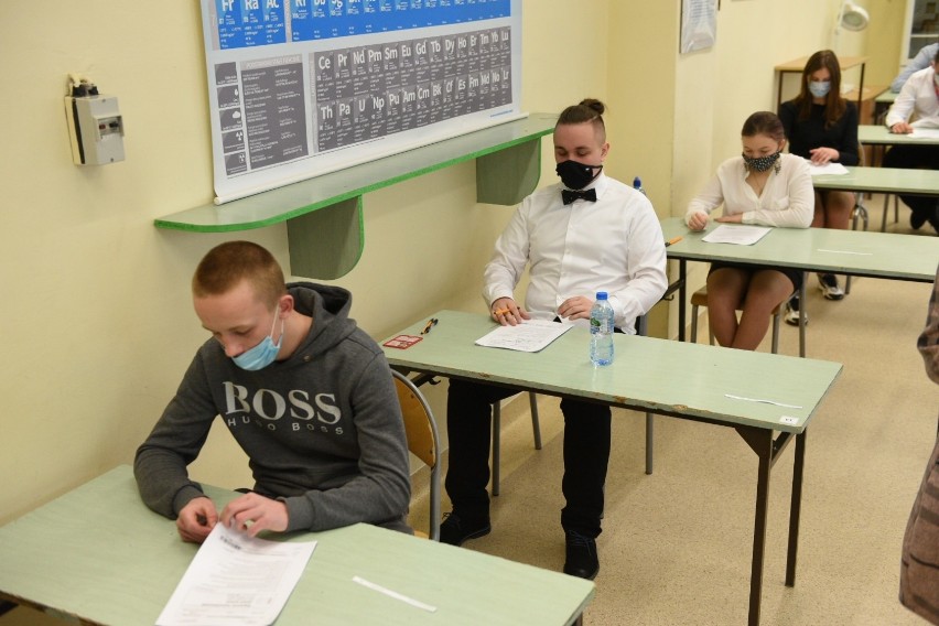 Próbny egzamin ósmoklasisty w toruńskiej Szkole Podstawowej...