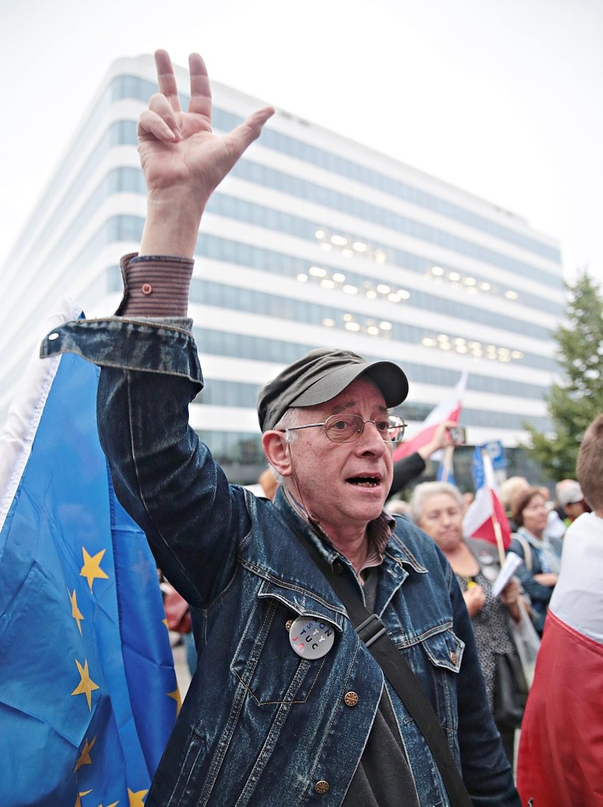 Kraków. Mieszkańcy protestowali przeciwko reformie sądownictwa [ZDJĘCIA]