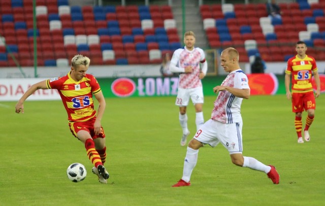 Arvydas Novikovas (z piłką) dał się we znaki obrońcom Górnika, strzelając gola i zaliczając kilka udanych rajdów