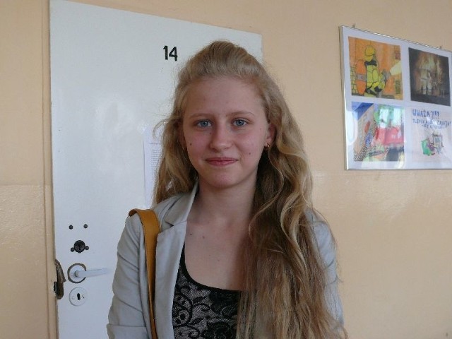 - Myślę, że poszło mi dobrze - mówi Laura Marcinowicz, która jako pierwsza skończyła pisać egzamin szóstoklasistów w Szkole Podstawowej numer 2 w Staszowie.