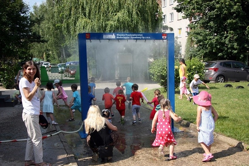 Festyn rodzinny w Przedszkolu numer 6 w Skarżysku-Kamiennej pod znakiem świetnej zabawy. Było mnóstwo… wody