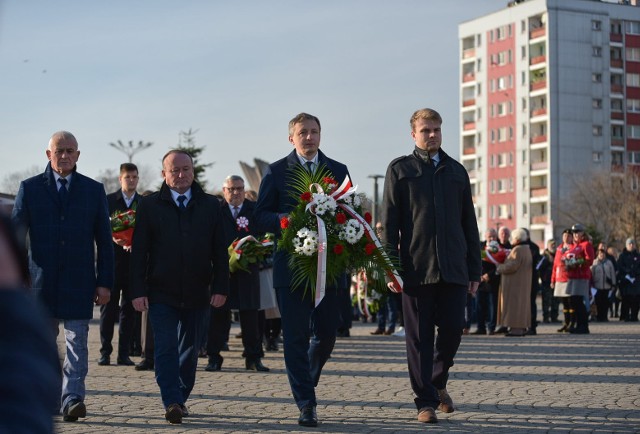 Tak świętowaliśmy w Dąbrowie Górniczej 11 listopada 2021 rokuZobacz kolejne zdjęcia/plansze. Przesuwaj zdjęcia w prawo - naciśnij strzałkę lub przycisk NASTĘPNE