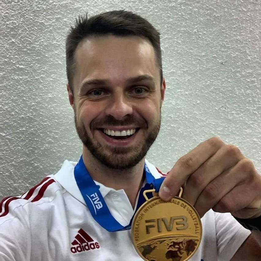 Trener Mateusz Grabda z Kielc doprowadził reprezentację Polski siatkarzy do wicemistrzostwa Europy! Jego żoną jest słynna wokalistka