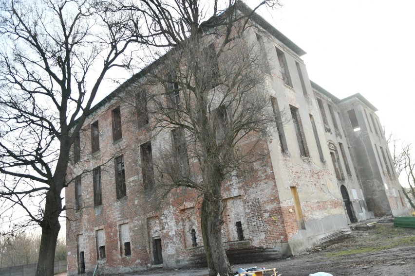 Niedawno zaczęto prace zabezpieczające. Jednak słoński pałac...