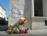 Zabójstwo 23-latka w centrum Krakowa. Znicze w miejscu tragedii [ZDJĘCIA]