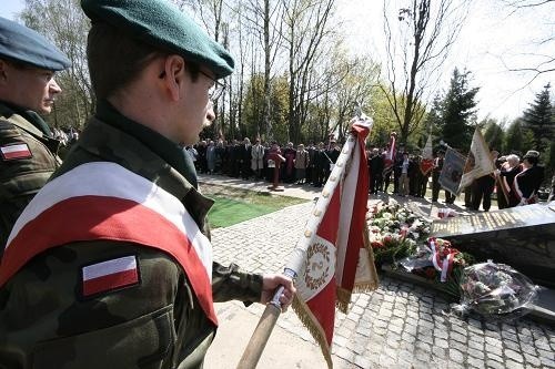 Obchody 69. rocznicy Mordu Katyńskiego na gorzowskim cmentarzu komunalnym
