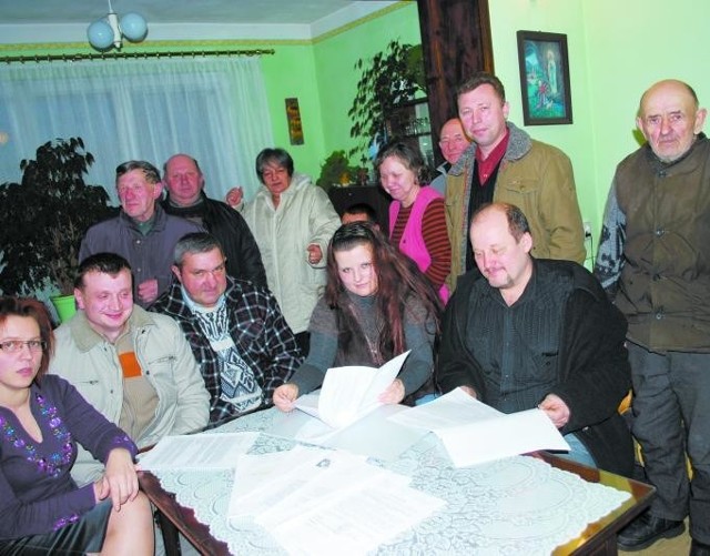 Mieszkańcy osiedla Łazek gromadzą dokumenty i zamierzają walczyć o swoje przed sądem