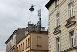 Kraków. Nielegalny maszt telefonii komórkowej w samym centrum Kazimierza? Miasto alarmuje nadzór budowlany