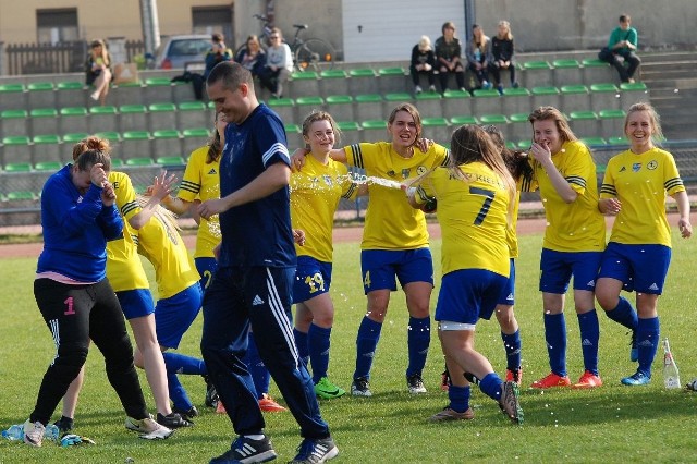 Tak pierwsze ligowe zwycięstwo świętowały piłkarki KKP Kielce