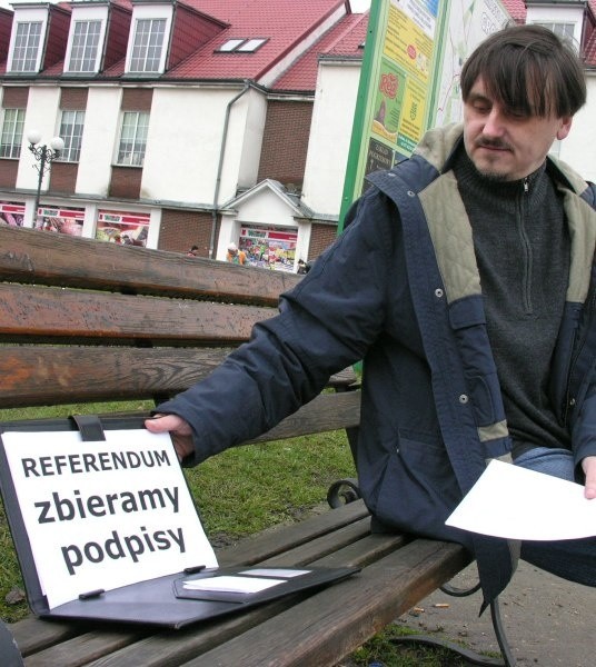 W sobotę i niedzielę organizatorzy akcji będą zbierali podpisy wśród mieszkańców Grodkowa. - Będziemy na nich czekali na ławkach w Rynku - mówi Bernard Mikuta.
