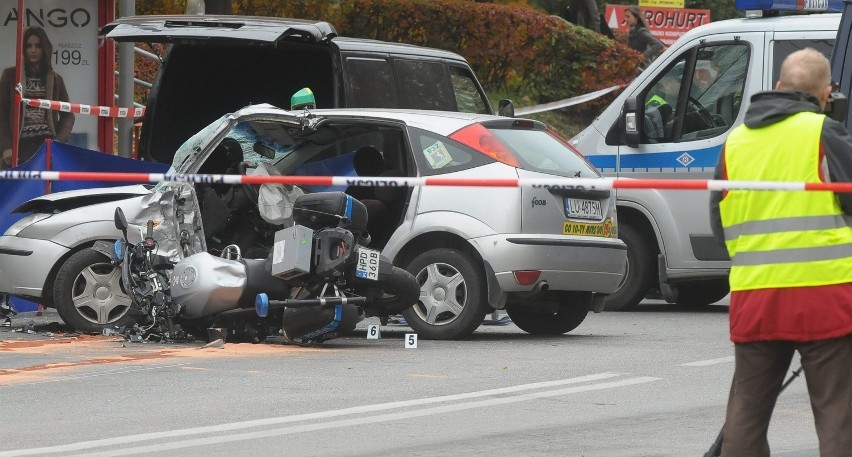 Wypadek na Nadbystrzyckiej: Zginął policjant na motocyklu