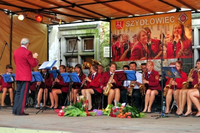 Na zakończenie uroczystości orkiestra wykonała najbardziej lubiane przez publiczność utwory.