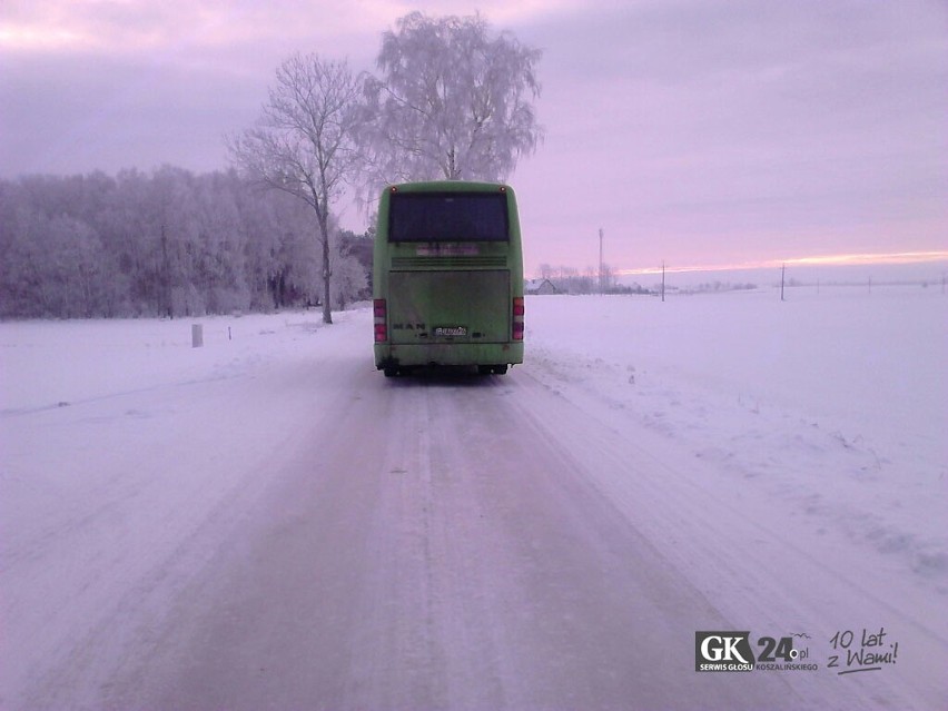 Drogowcy znowu zaspali? Drogi przypominają ślizgawkę [zdjęcia] 