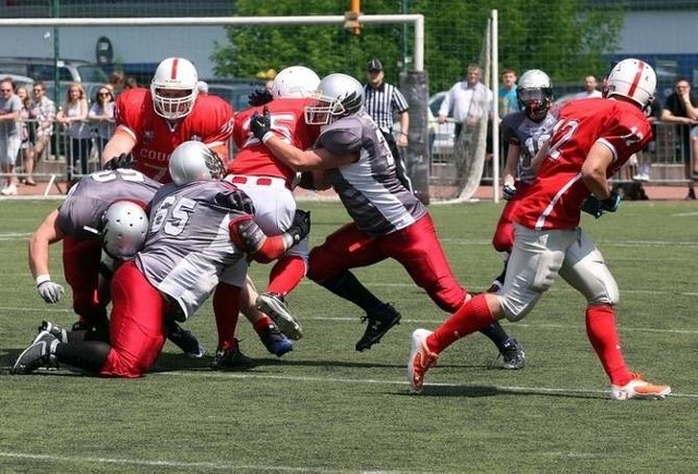 Husaria pewnie pokonała Cougars 57:7.