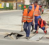 Szczecinek. Woda podmyła jezdnię