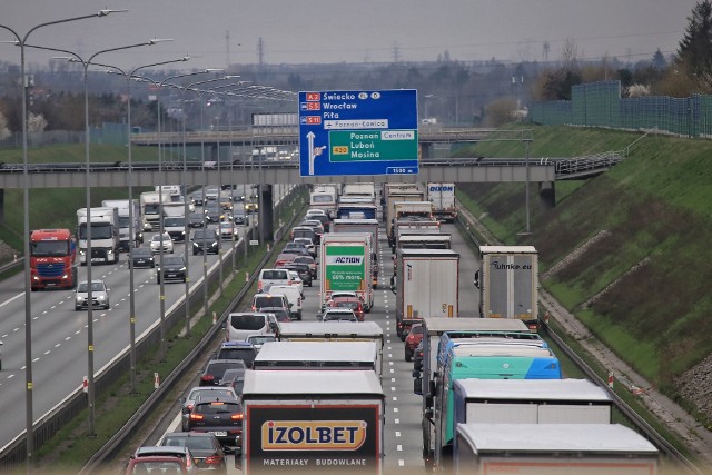 Na autostradowej obwodnicy Poznania utworzył się gigantyczny korek.