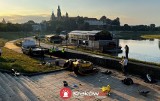 Tragiczny wypadek przy moście Dębnickim w Krakowie. Pogrzeb kierowcy w Krakowie, a dwóch pasażerów w Wieliczce 