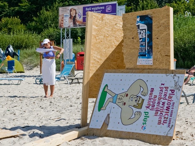 Przebieralnia na plaży w Ustce. Jak widać na zdjęciu raczej już bezużyteczna.