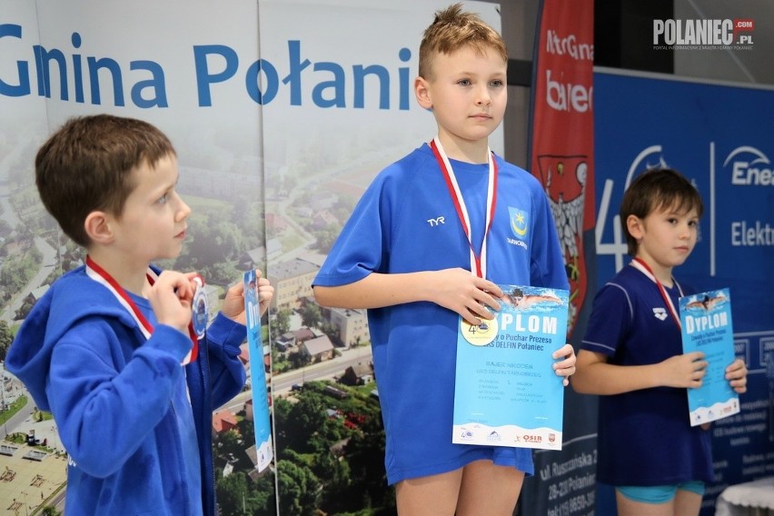 Ciekawe zawody pływackie odbyły się w Połańcu. Zawodnicy z 14 klubów walczyli o Puchar Prezesa LKS Delfin [DUŻO ZDJĘĆ]