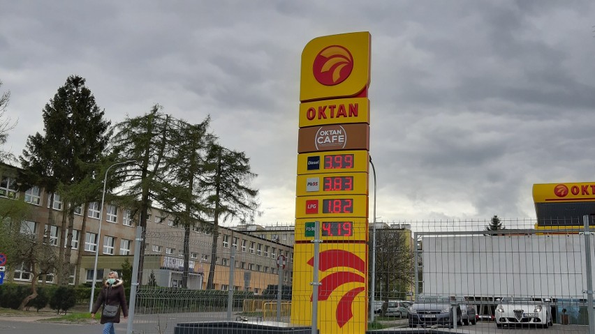 W Słupsku na niektórych stacjach paliw cena oleju napędowego...