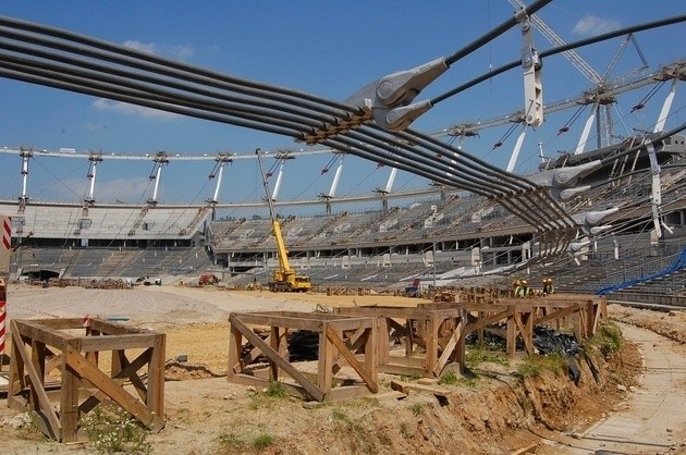 Na Stadionie Śląskim rusza operacja opuszczania konstrukcji linowej [ZDJĘCIA]