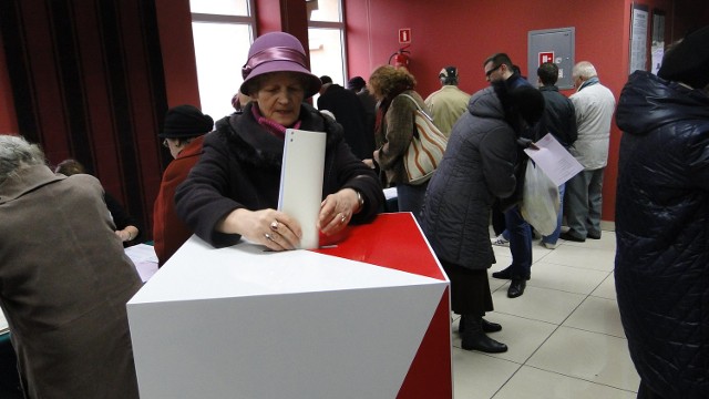 Spokojnie i bez problemów mieszkańcy Przysuchy wybierali burmistrza i swoich radnych do samorządu gminy, powiatu i województwa.