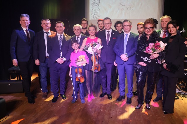 Podczas uroczystości wręczone zostały nagrody dla zasłużonych dla Zwolenia, a także odbył się koncert Kamili Malik.