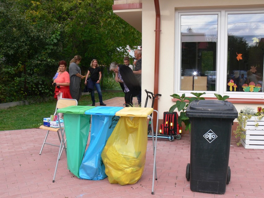 Wyszli na wezwanie Przystanku Błonie w Sandomierzu w Góry Pieprzowe i zebrali 25 worków śmieci. Potrzebne kolejne takie akcje [ZDJĘCIA]