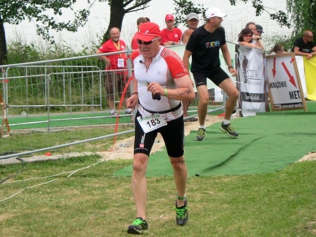 Andrzej Kowalczyk od kilku lat próbuje swoich sił w triathlonie. Jako pierwszy ostrołęczanin stanął na podium Mistrzostw Polski.