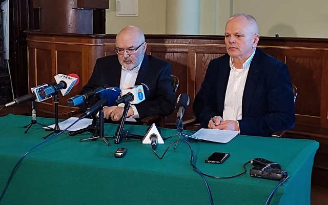 Apel do prezydium rady miasta podpisali Krzysztof Pawłowski (z lewej) i Zbigniew Konieczek
