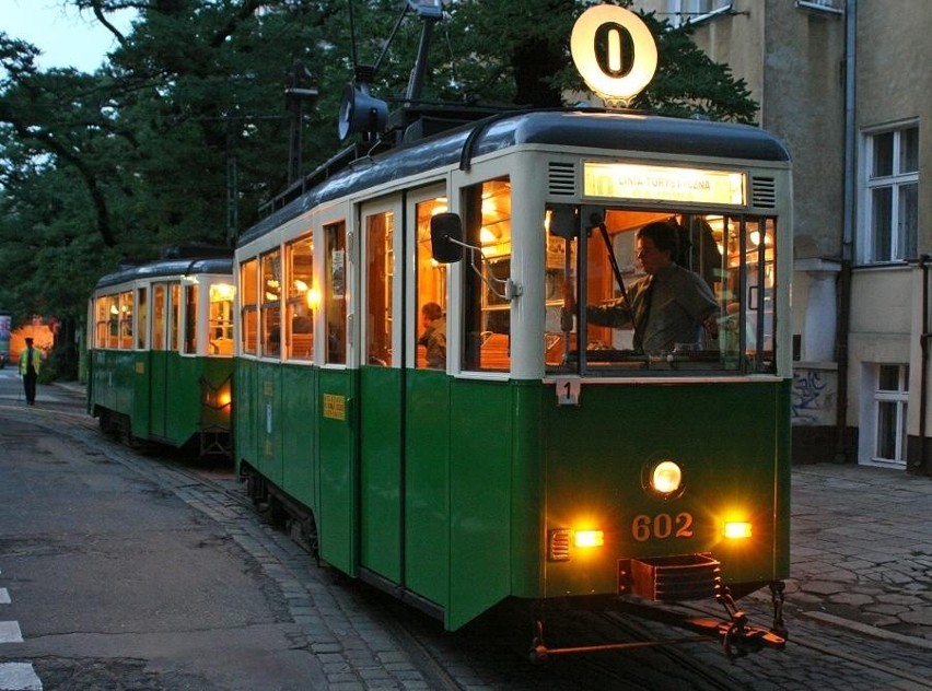 Na nocną wycieczkę starą bimbą będzie się można wybrać w...