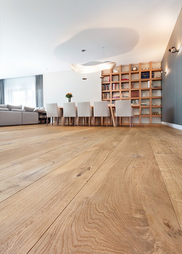 W domu alergika trzeba zwrócić uwagę na podłogę. Bardzo dobrym wyborem są posadzki z naturalnego materiału, czyli drewna.