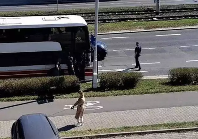 Akcja porodowa rozpoczęła się we Wrocławiu przy ulicy Ślężnej. Kierowca zatrzymał autokar przy komisariacie i wezwał pomoc