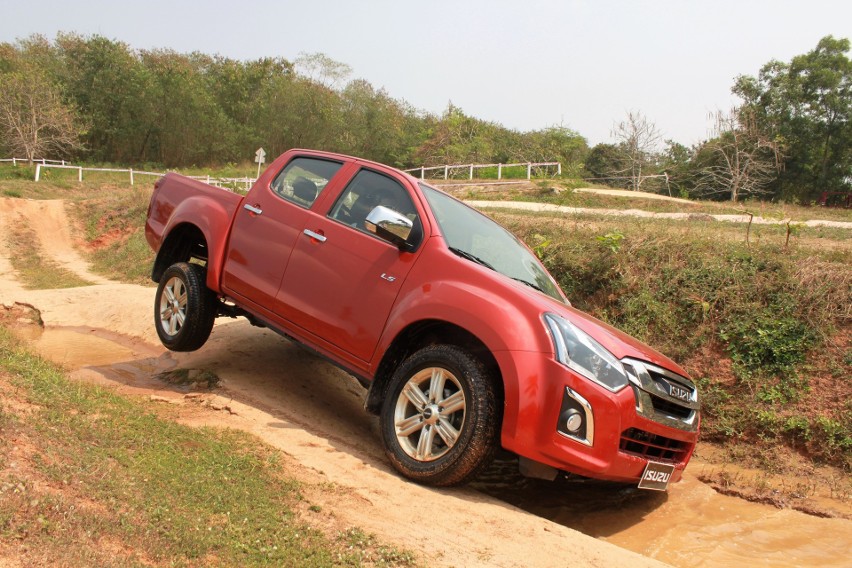 Nowy Isuzu D-Max 17MY. Pierwszy test cenionego pikapa...