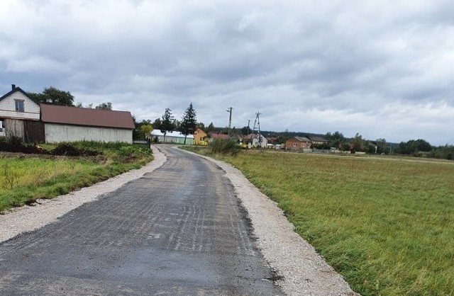 Mieszkańcy Myślakowic Kolonii w gminie Odrzywół mają nową drogę.