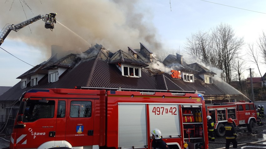 Pożar gaszono między innymi  z podnośnika