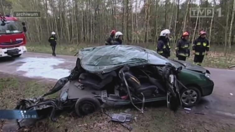 Renault Scenic, którym podróżowało dziewięć osób, zostało...