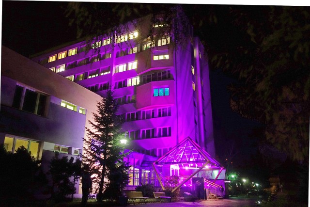 Centralny Szpital Kliniczny w Katowicach z okazji Światowego Dnia Wcześniaka został wczoraj podświetlony na filotelowo